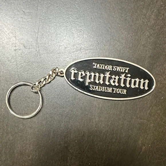 Taylor Swift Reputation Stadium Tour Keychain - Picture 1 of 1